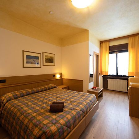 Albergo Venezia Passo Rolle Bagian luar foto