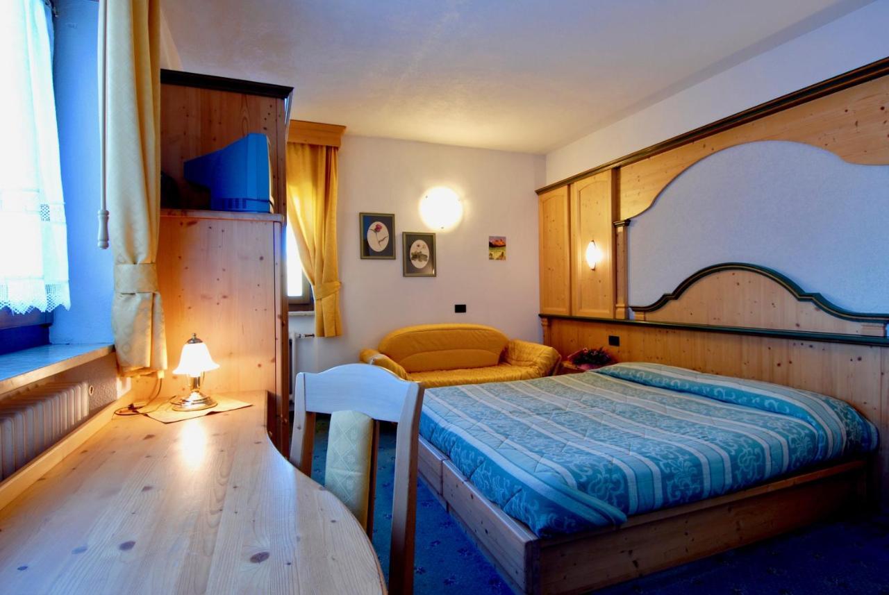 Albergo Venezia Passo Rolle Bagian luar foto
