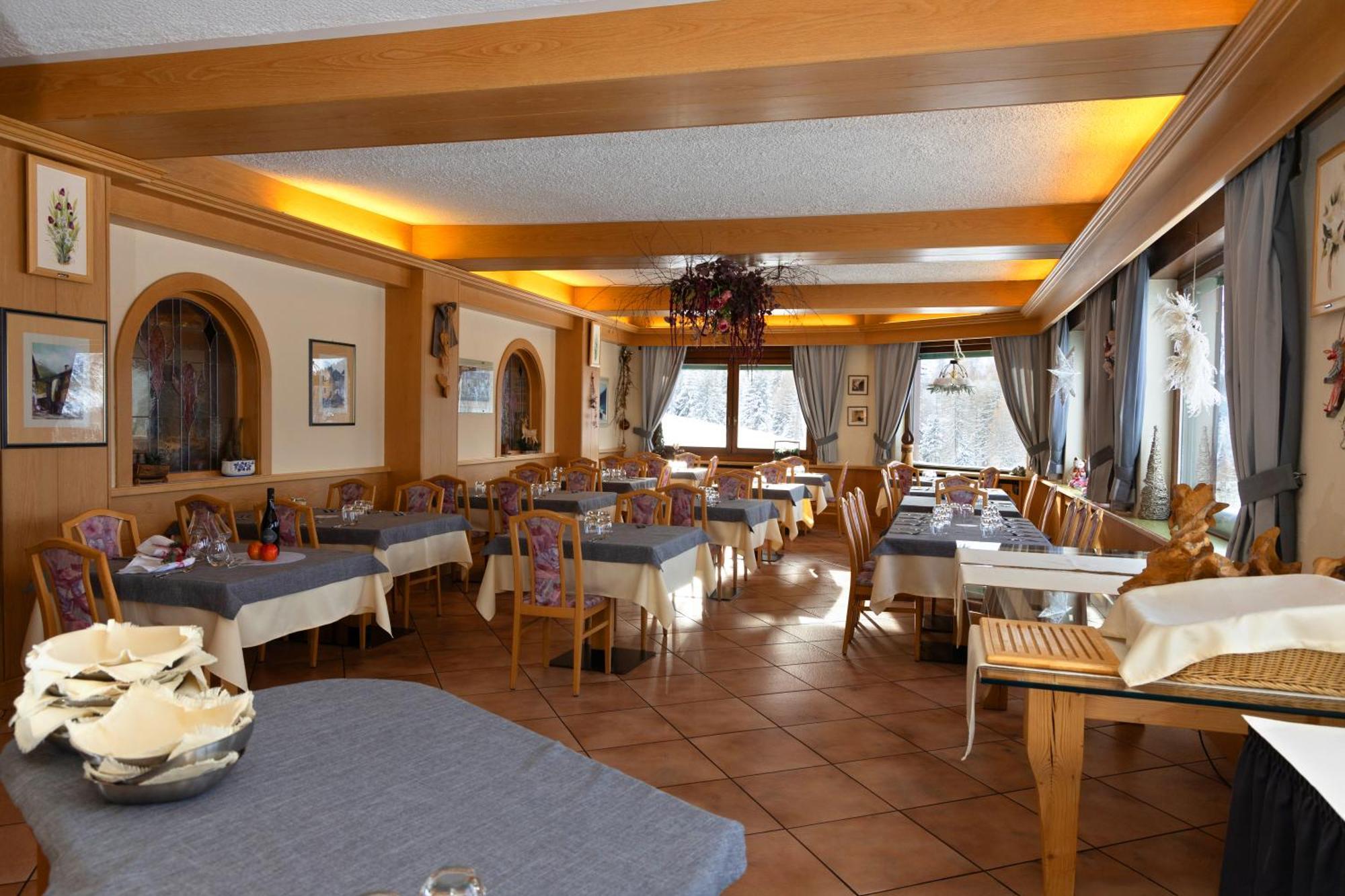Albergo Venezia Passo Rolle Bagian luar foto