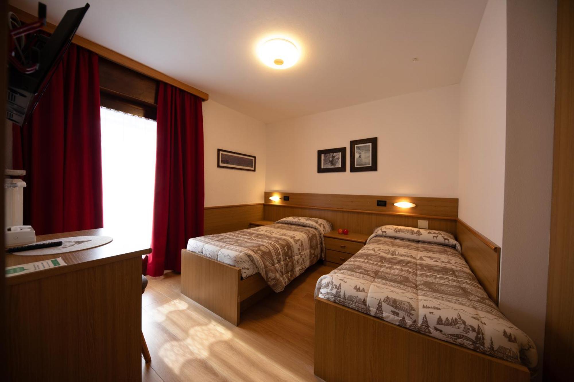Albergo Venezia Passo Rolle Bagian luar foto