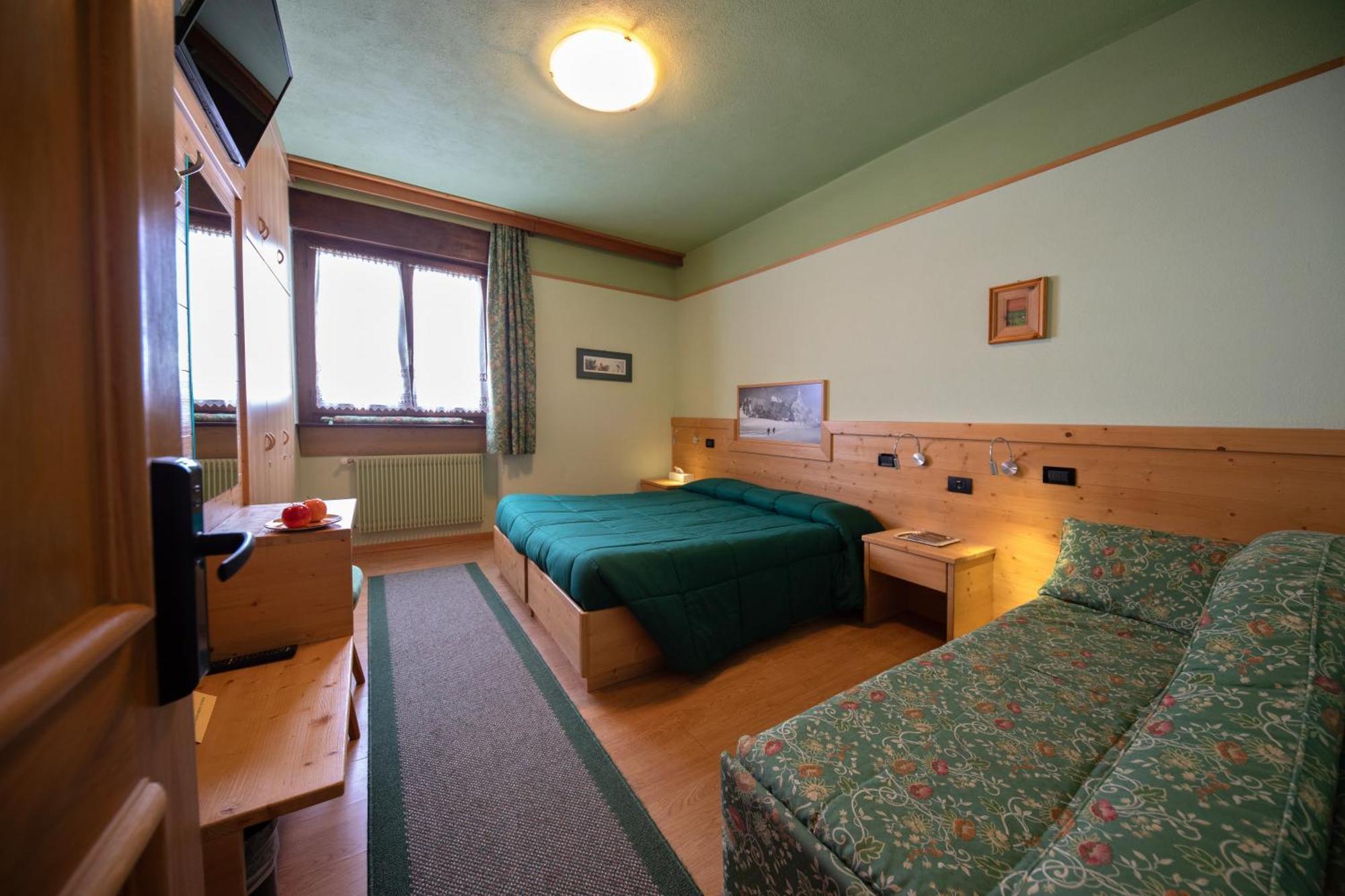 Albergo Venezia Passo Rolle Bagian luar foto