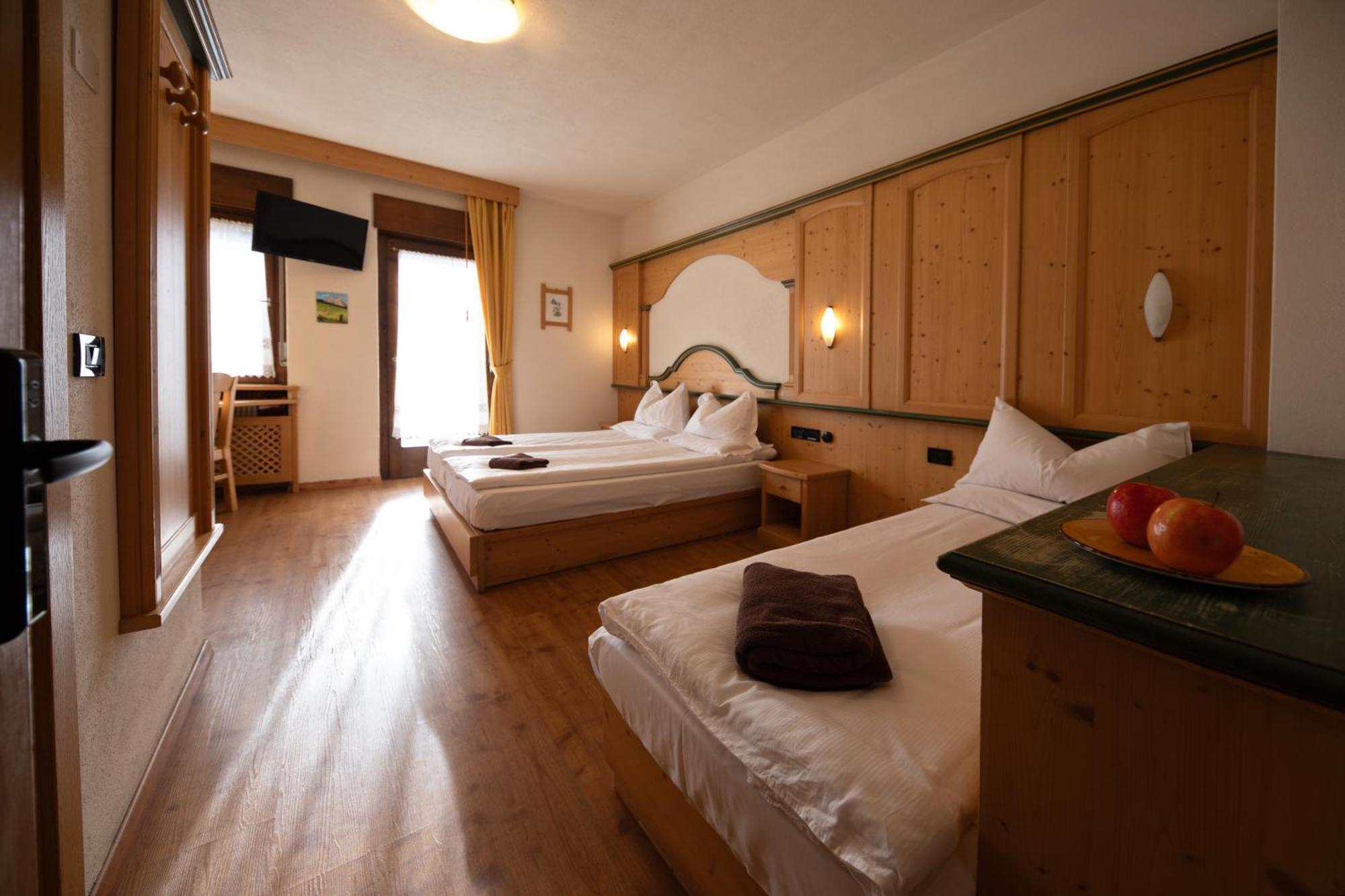 Albergo Venezia Passo Rolle Bagian luar foto