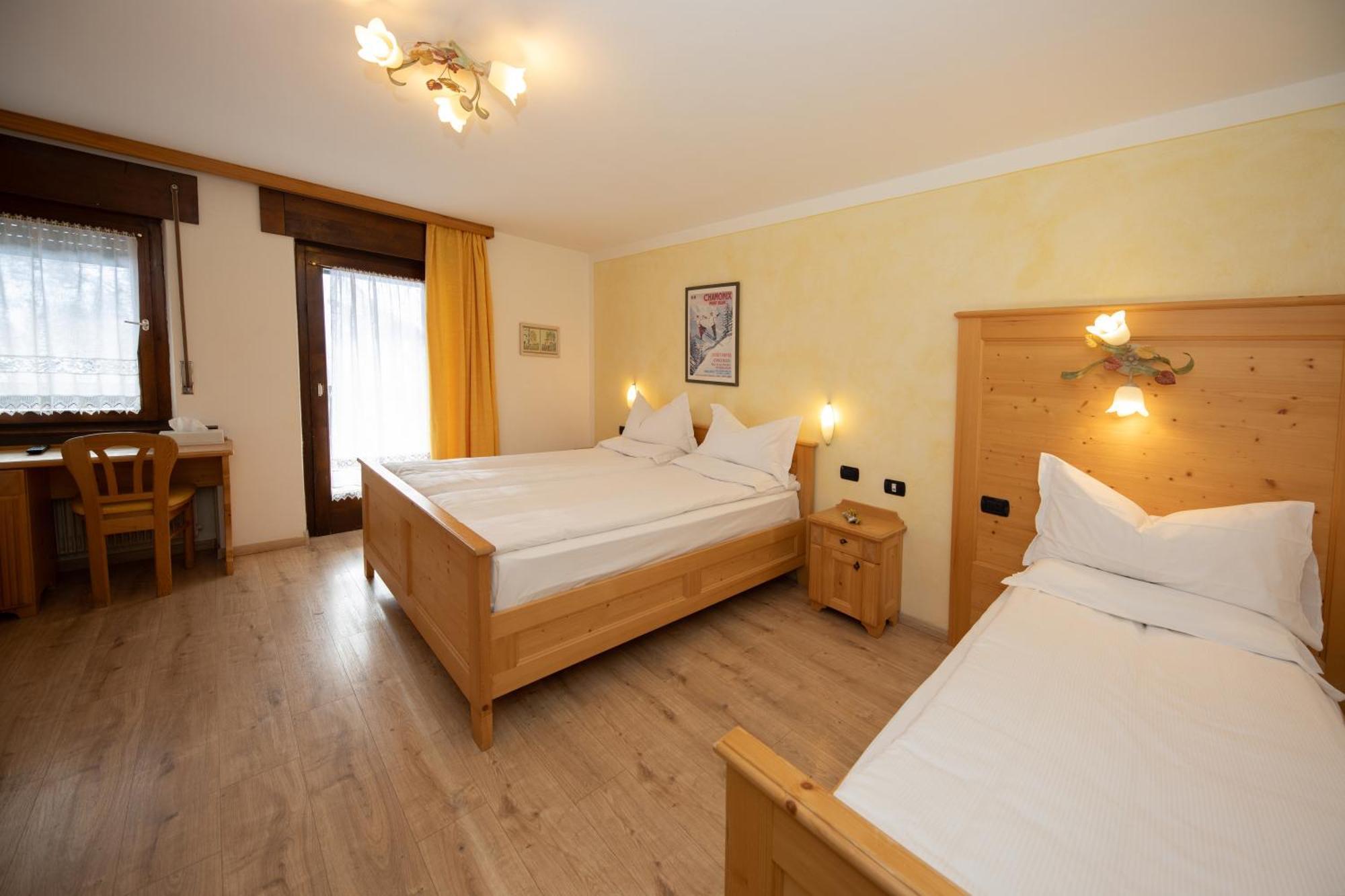 Albergo Venezia Passo Rolle Bagian luar foto