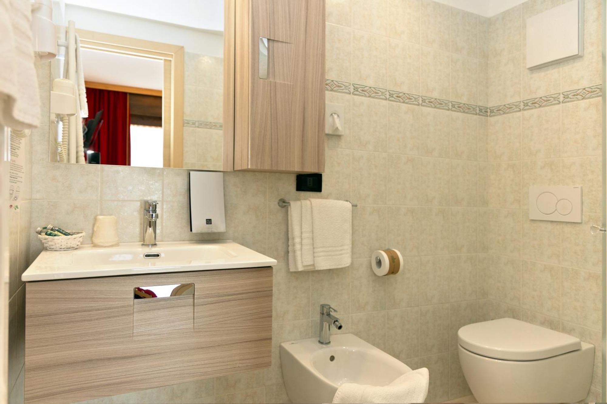 Albergo Venezia Passo Rolle Bagian luar foto