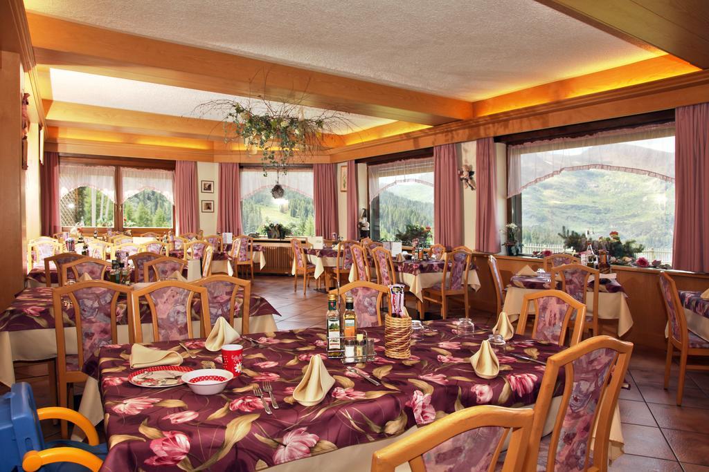 Albergo Venezia Passo Rolle Bagian luar foto