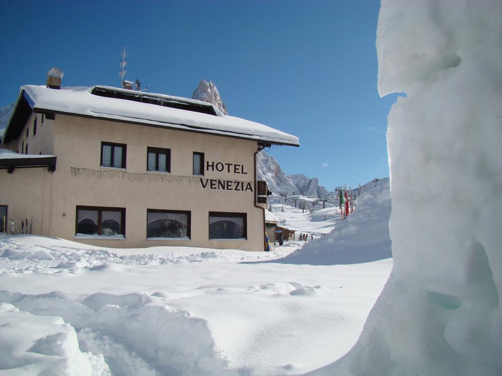 Albergo Venezia Passo Rolle Bagian luar foto