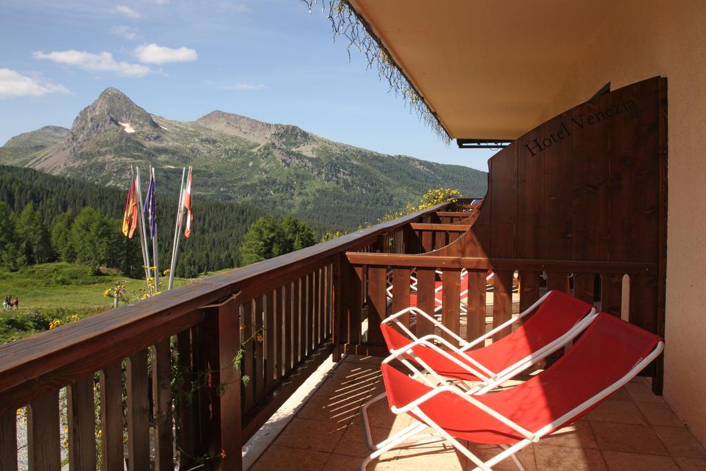 Albergo Venezia Passo Rolle Ruang foto