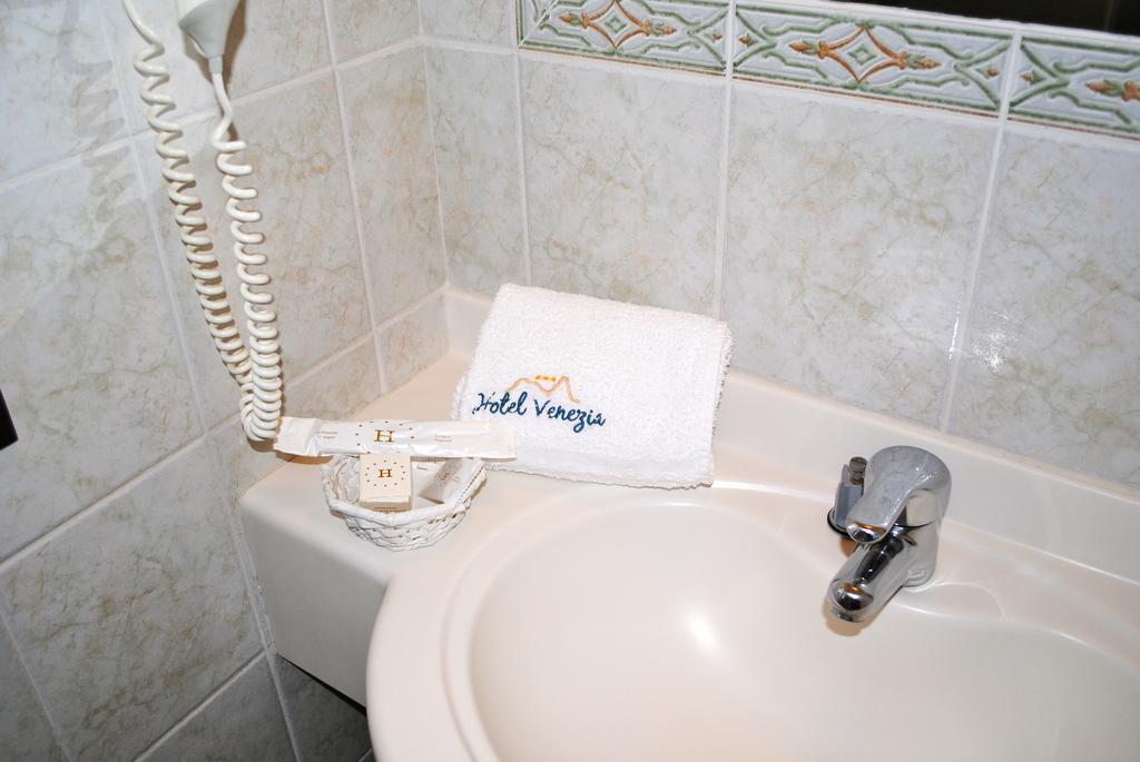 Albergo Venezia Passo Rolle Bagian luar foto