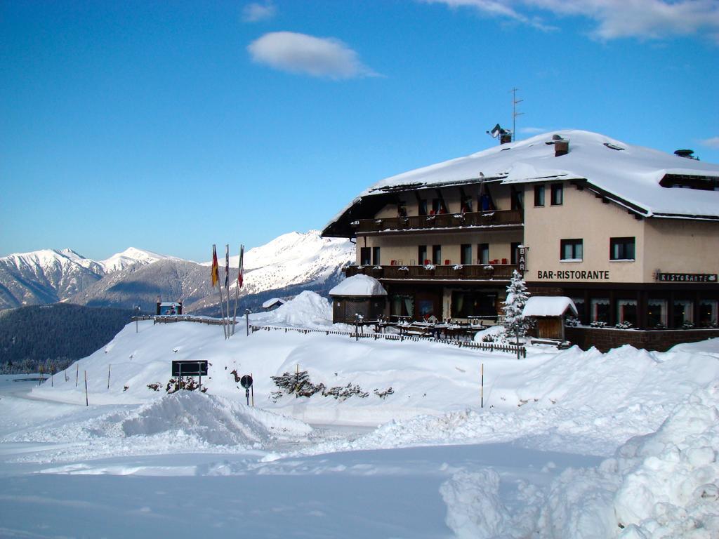 Albergo Venezia Passo Rolle Bagian luar foto