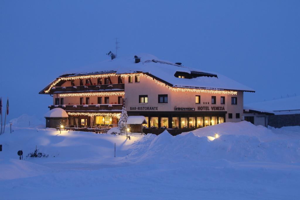 Albergo Venezia Passo Rolle Bagian luar foto