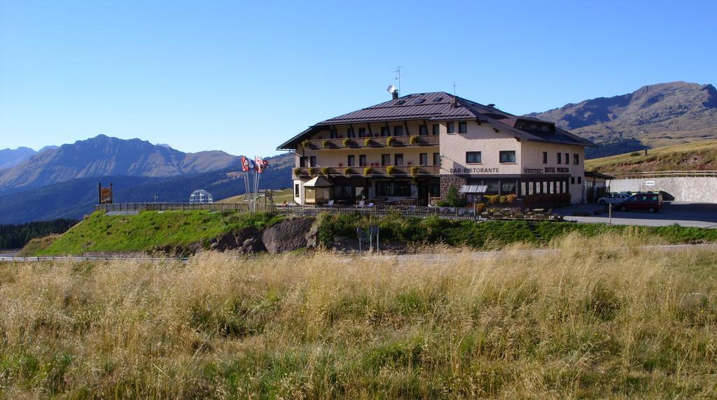 Albergo Venezia Passo Rolle Bagian luar foto