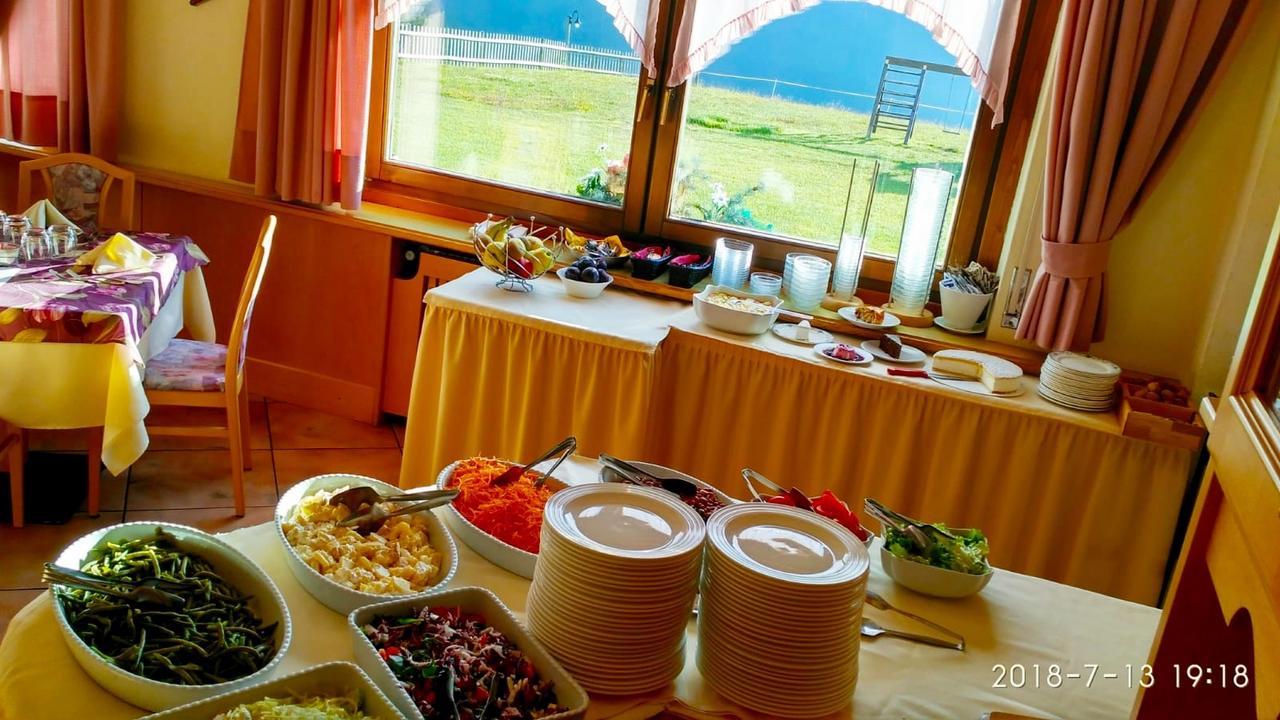 Albergo Venezia Passo Rolle Bagian luar foto