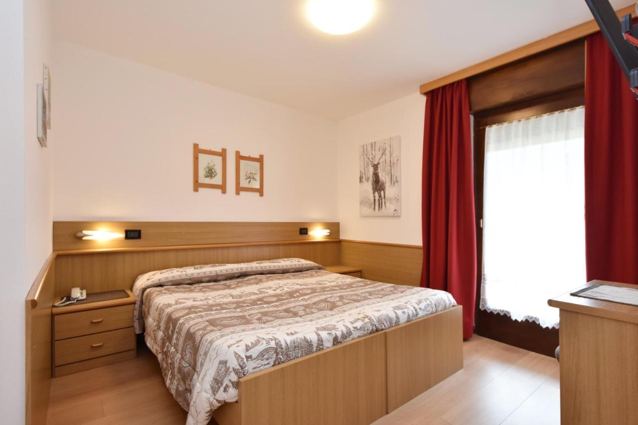 Albergo Venezia Passo Rolle Bagian luar foto