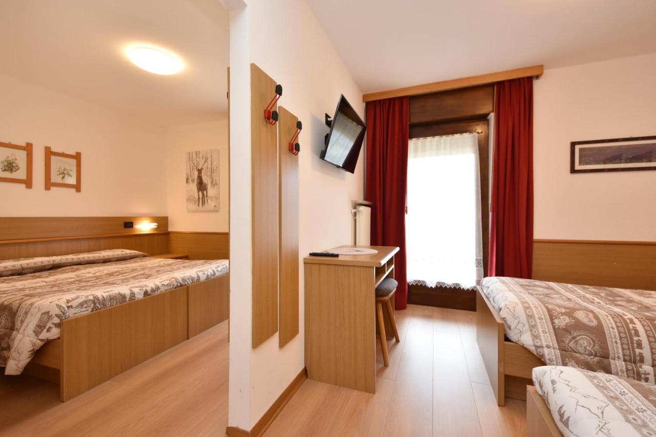 Albergo Venezia Passo Rolle Bagian luar foto