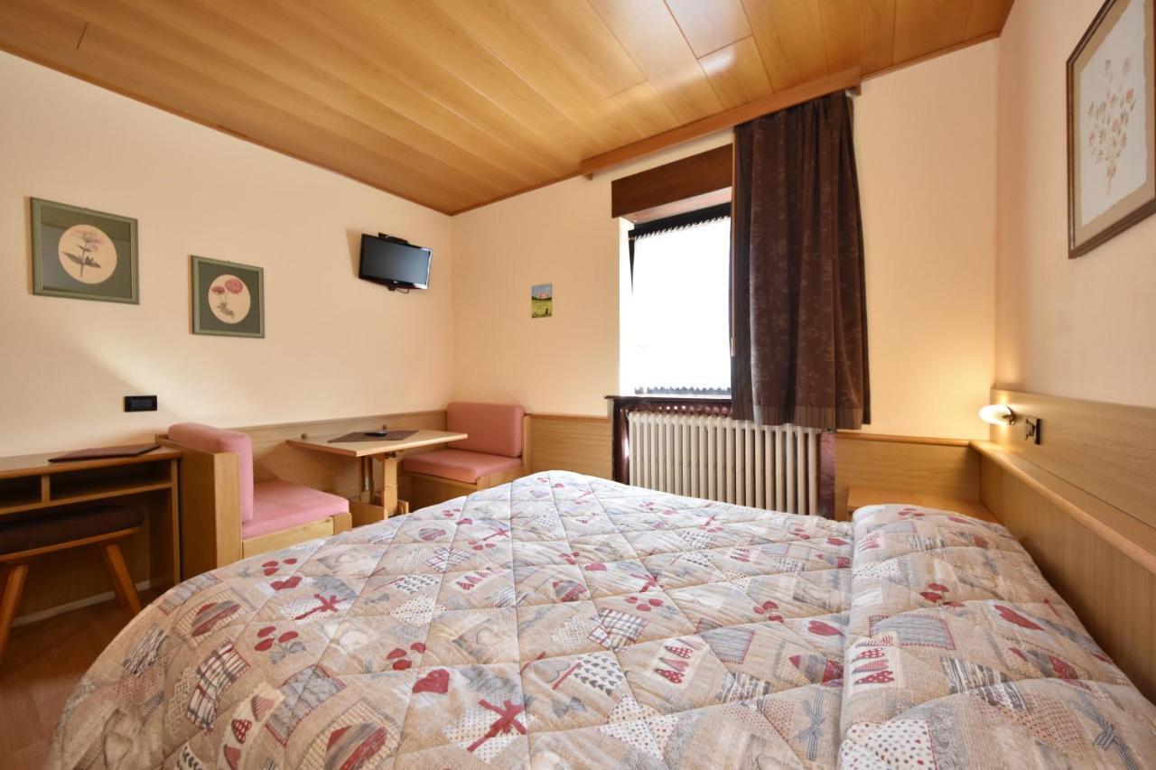 Albergo Venezia Passo Rolle Bagian luar foto