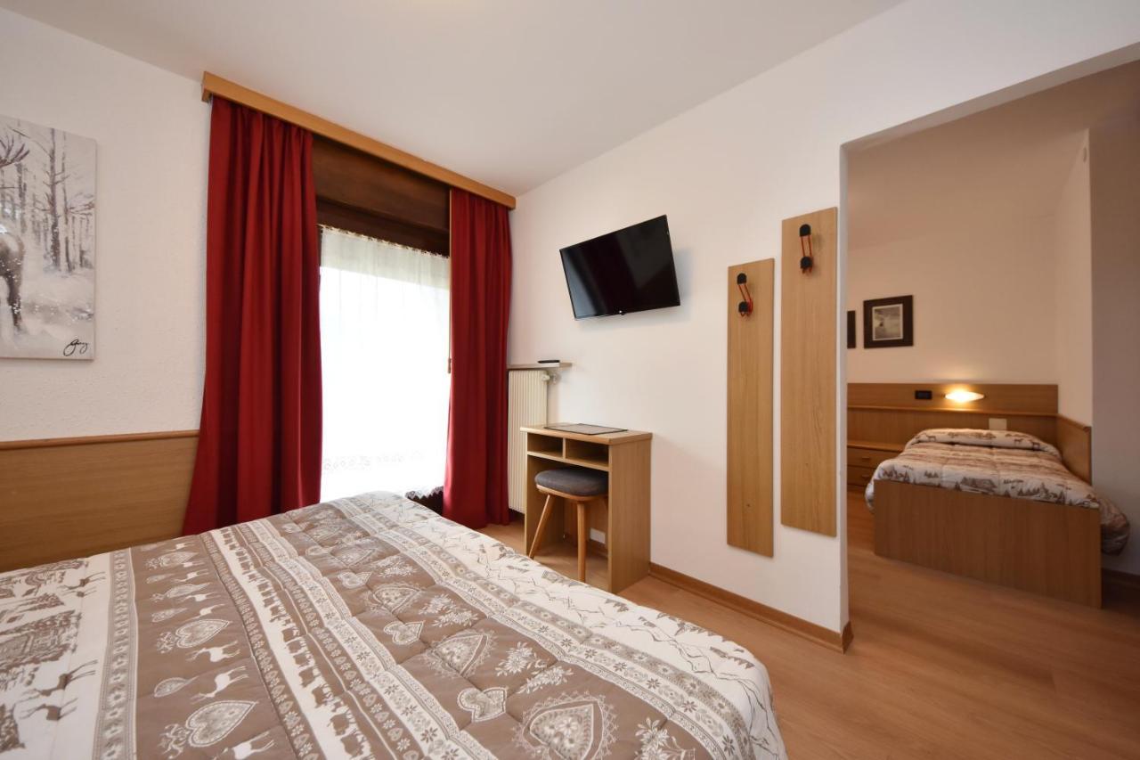 Albergo Venezia Passo Rolle Bagian luar foto