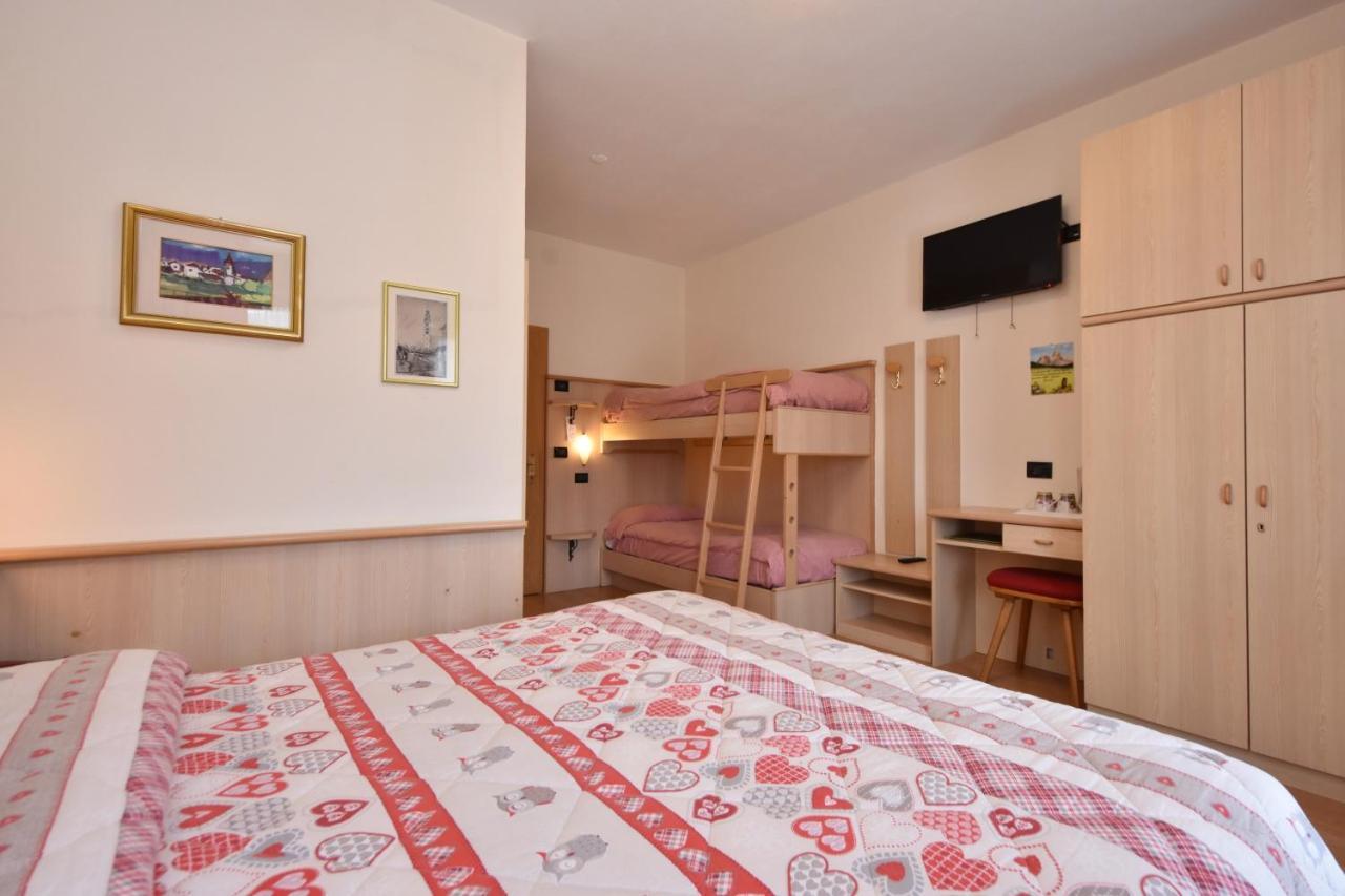 Albergo Venezia Passo Rolle Bagian luar foto